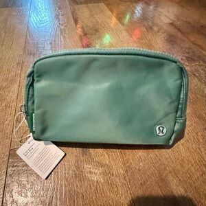 Lululemon everywhere belt bag